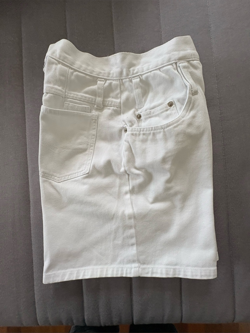 Vintage High-Rise White Denim Shorts for Women - Picture 4 of 12